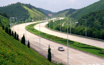 嘉峪关市至吴圩机场高速公路